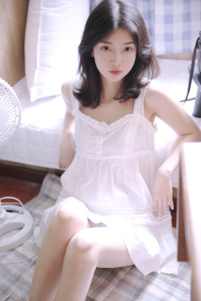 按在玻璃窗前C